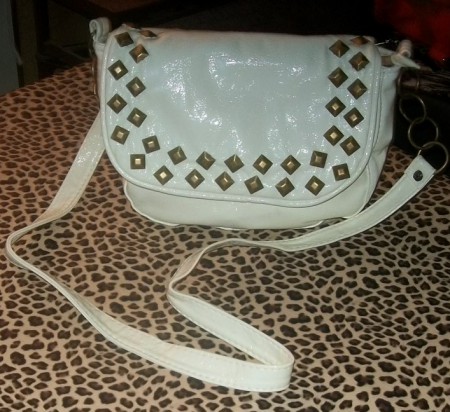 -----------Precio por menor: $ 170.---------Medidas: Piso: 08cm.; Alto: 20cm.; Ancho: 27cm